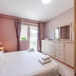 Sisi's Apartments-tirana Center * טיראנה