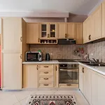 Sisi's Apartments-tirana Center דירה *