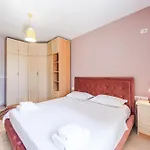 Sisi's Apartments-tirana Center דירה טיראנה