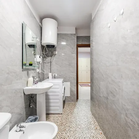 Sisi's Apartments-tirana Center Appartement *